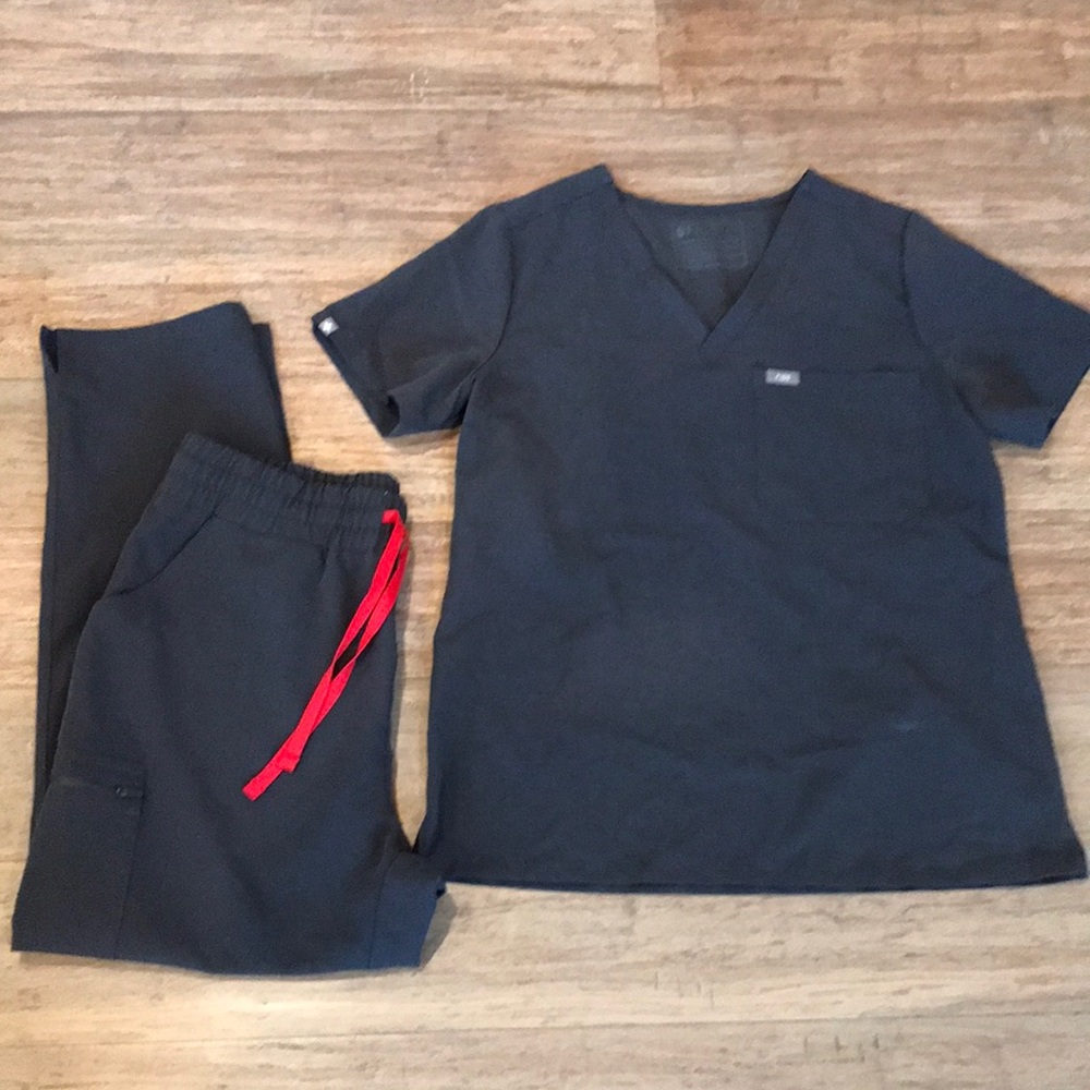 FIGS scrub set